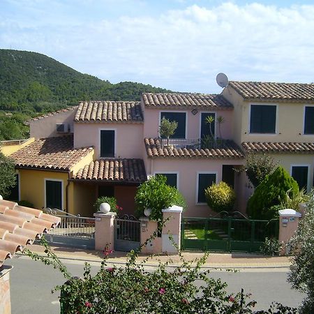 Apartament Casa Di Rosa Chia Zewnętrze zdjęcie