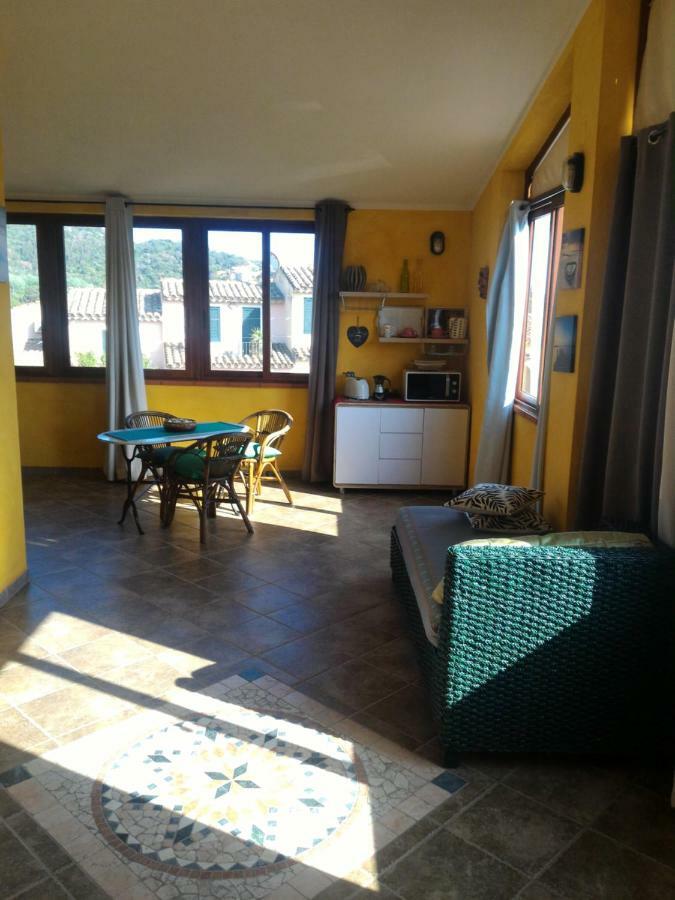 Apartament Casa Di Rosa Chia Zewnętrze zdjęcie
