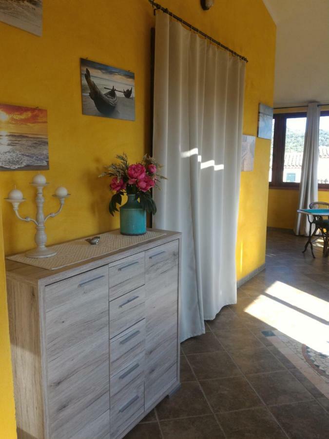Apartament Casa Di Rosa Chia Zewnętrze zdjęcie