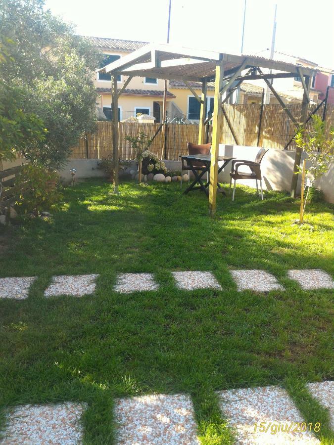 Apartament Casa Di Rosa Chia Zewnętrze zdjęcie